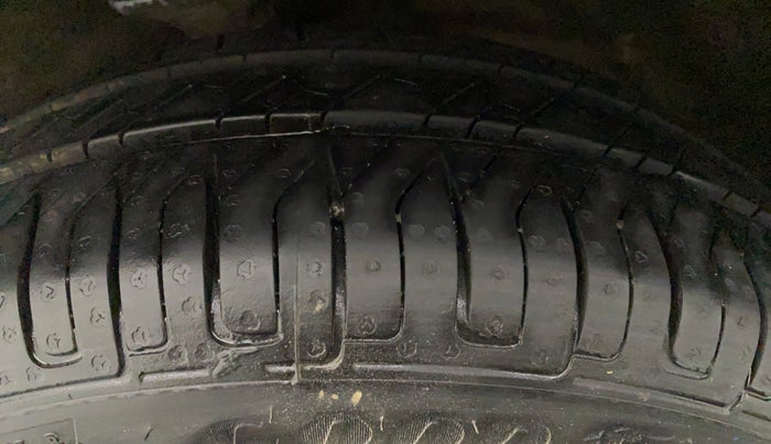 2018 Maruti Alto K10 LXI CNG, CNG, Manual, 54,239 km, Left Front Tyre Tread