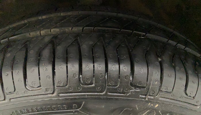2018 Maruti Alto K10 LXI CNG, CNG, Manual, 54,239 km, Right Front Tyre Tread