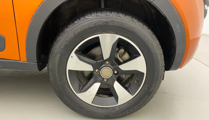 2018 Tata NEXON XZA PLUS PETROL DUAL TONE, Petrol, Automatic, 29,337 km, Right Front Wheel