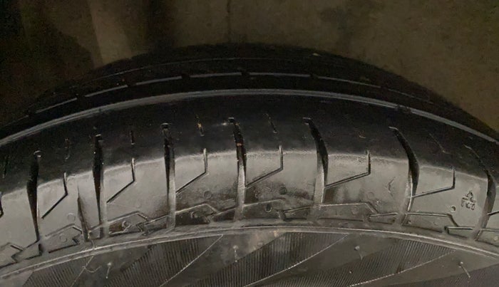 2017 Maruti IGNIS DELTA 1.3, Diesel, Manual, 83,220 km, Right Rear Tyre Tread