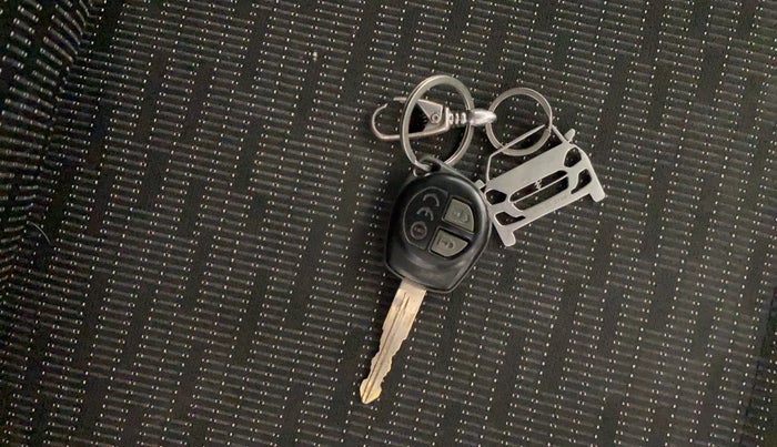 2017 Maruti IGNIS DELTA 1.3, Diesel, Manual, 83,220 km, Key Close Up