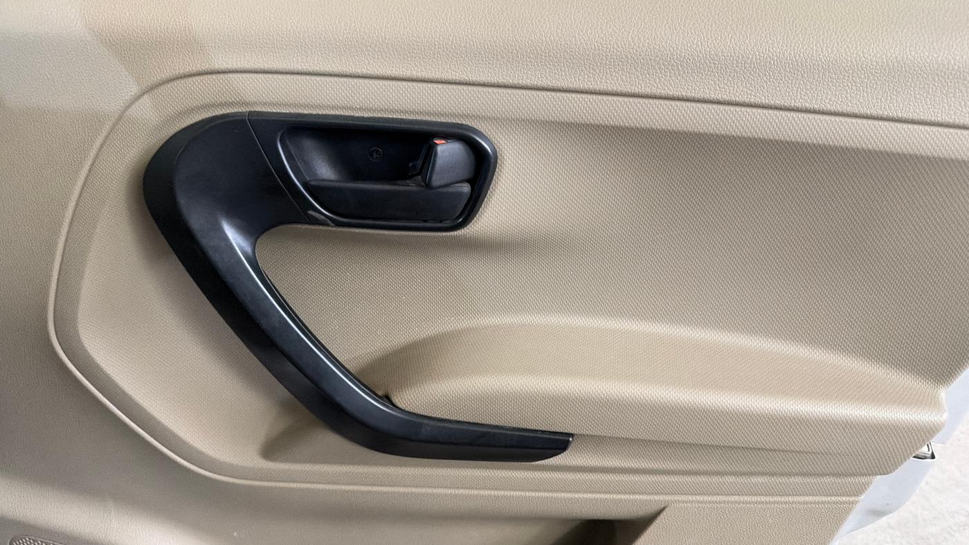 2023 Mahindra BOLERO NEO N 8, Diesel, Manual, 92,917 km, Driver Side Door Panels Control