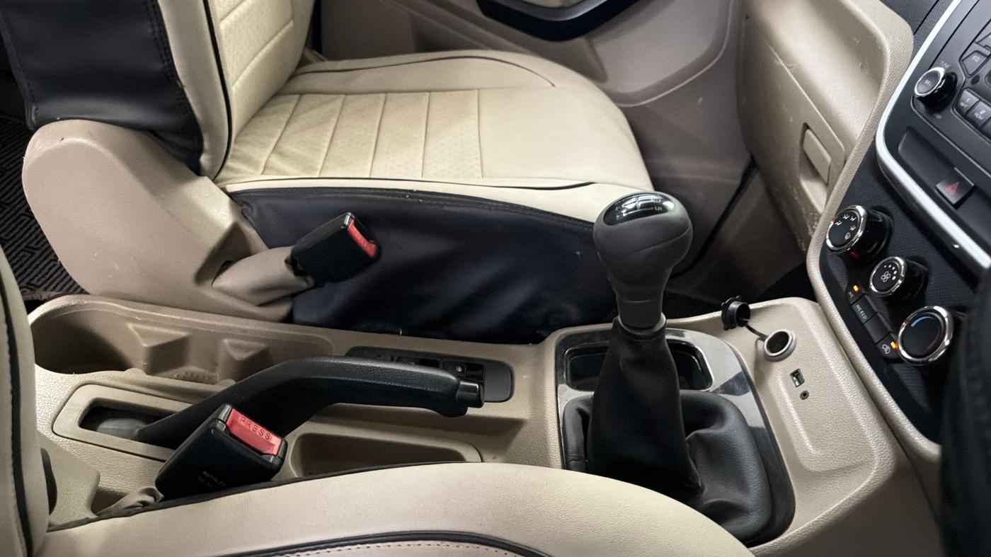 2023 Mahindra BOLERO NEO N 8, Diesel, Manual, 92,917 km, Gear Lever