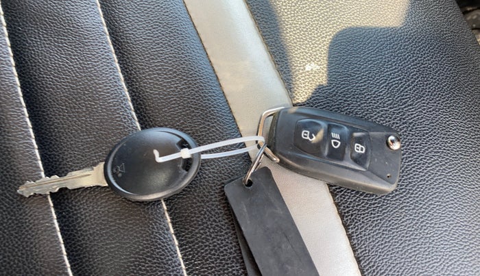 2017 Tata TIGOR XT PETROL, Petrol, Manual, 59,939 km, Key Close Up