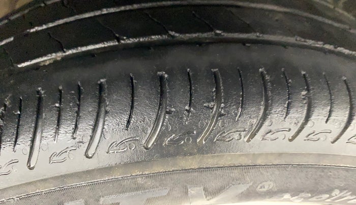 2023 Renault TRIBER RXZ AMT, Petrol, Automatic, 63,792 km, Right Front Tyre Tread