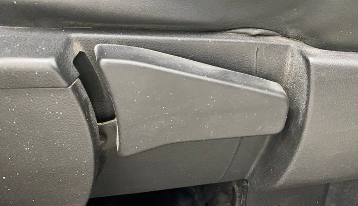 2023 Renault TRIBER RXZ AMT, Petrol, Automatic, 63,792 km, Driver Side Adjustment Panel