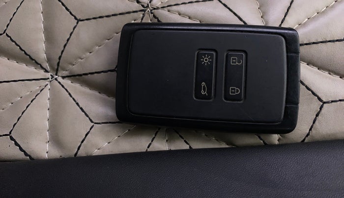 2023 Renault TRIBER RXZ AMT, Petrol, Automatic, 63,792 km, Key Close Up