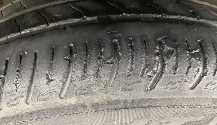 2023 Renault TRIBER RXZ AMT, Petrol, Automatic, 63,792 km, Left Front Tyre Tread