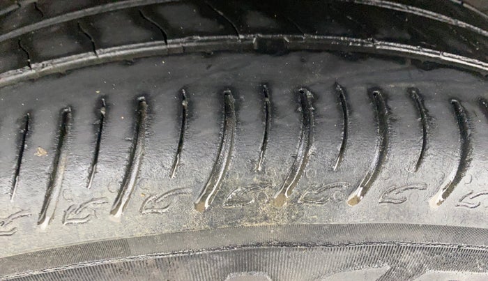 2023 Renault TRIBER RXZ AMT, Petrol, Automatic, 63,792 km, Left Rear Tyre Tread