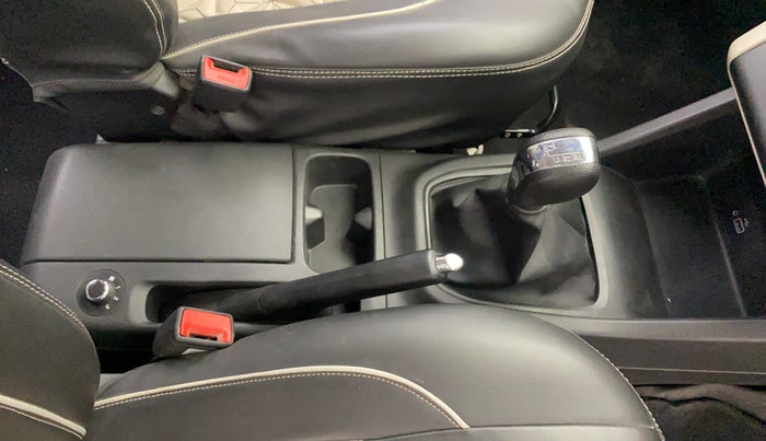 2023 Renault TRIBER RXZ AMT, Petrol, Automatic, 63,792 km, Gear Lever