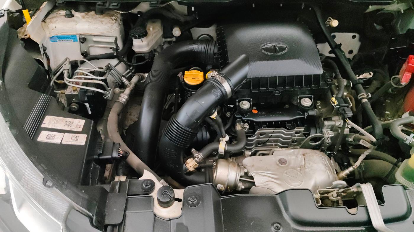 2022 Tata NEXON XZA PLUS (O) PETROL, Petrol, Automatic, 35,821 km, Engine View - Right