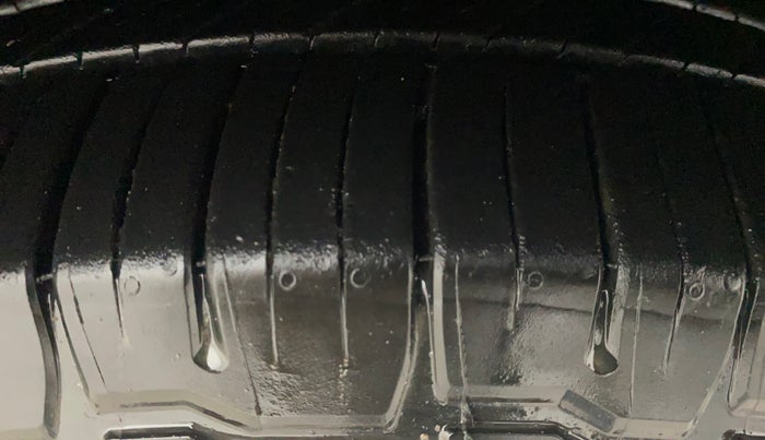 2017 Hyundai Santa Fe 4 WD AT, Diesel, Automatic, 61,184 km, Right Front Tyre Tread