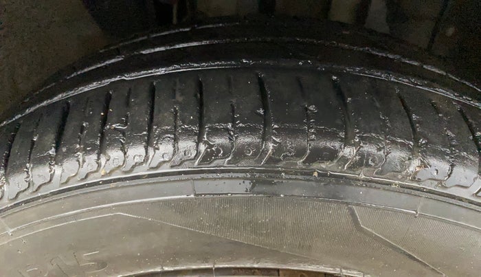 2019 Renault TRIBER RXZ, Petrol, Manual, 64,351 km, Right Front Tyre Tread