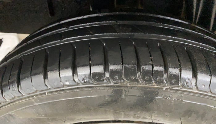 2019 Renault TRIBER RXZ, Petrol, Manual, 64,351 km, Right Rear Tyre Tread