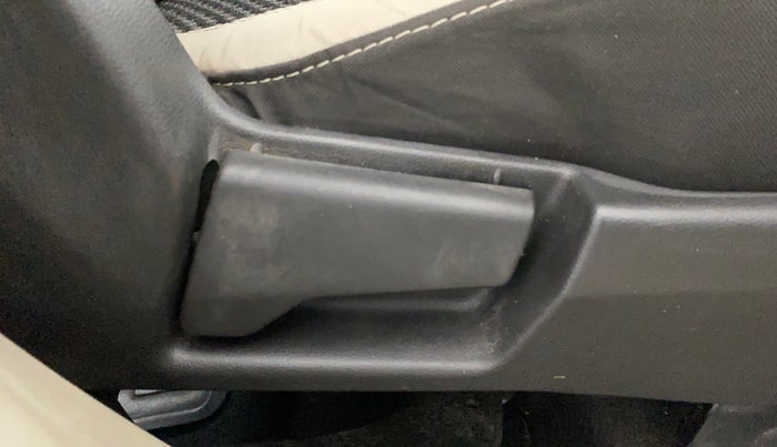 2019 Renault TRIBER RXZ, Petrol, Manual, 64,351 km, Driver Side Adjustment Panel