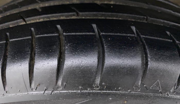 2014 Maruti Wagon R 1.0 VXI, Petrol, Manual, 66,783 km, Right Front Tyre Tread