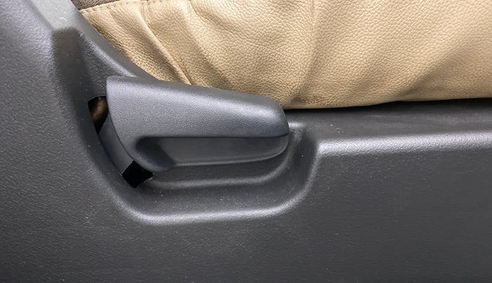 2014 Maruti Wagon R 1.0 VXI, Petrol, Manual, 66,783 km, Driver Side Adjustment Panel