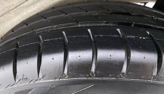 2014 Maruti Wagon R 1.0 VXI, Petrol, Manual, 66,783 km, Left Rear Tyre Tread