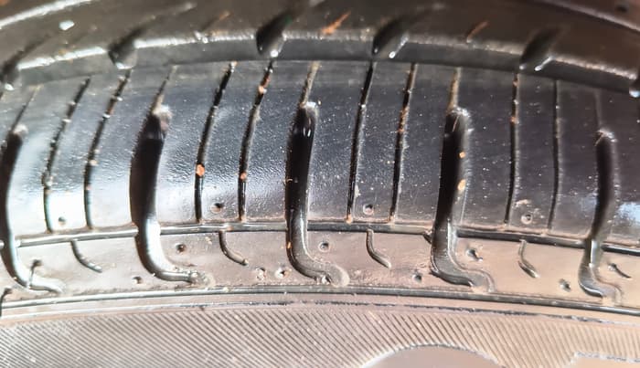 2018 Renault Kwid RXT 1.0 AMT, Petrol, Automatic, 57,496 km, Right Front Tyre Tread