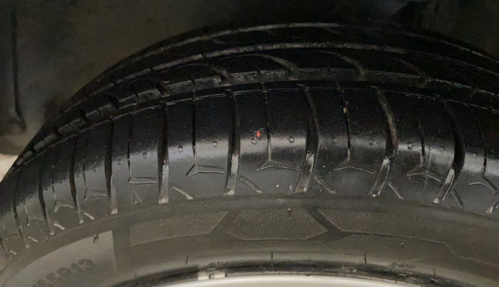 2016 Maruti Alto K10 VXI, Petrol, Manual, 64,491 km, Left Front Tyre Tread