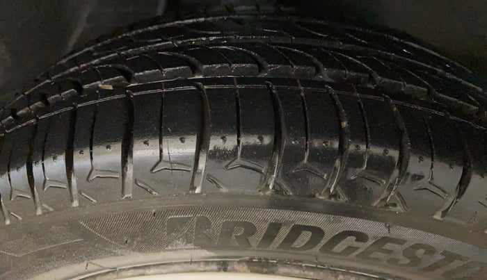 2016 Maruti Alto K10 VXI, Petrol, Manual, 64,491 km, Right Front Tyre Tread