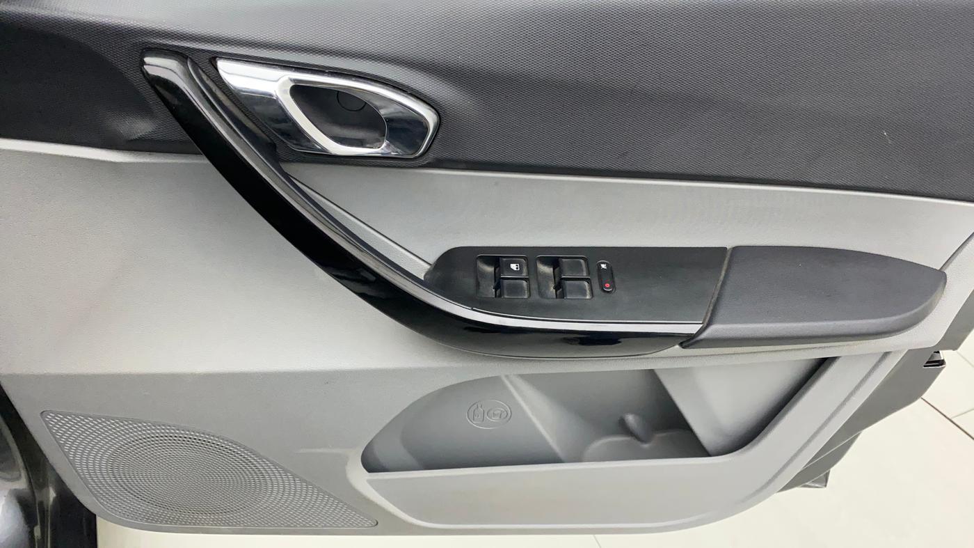 2020 Tata Tiago XZ PLUS PETROL, Petrol, Manual, 25,085 km, Driver Side Door Panels Control
