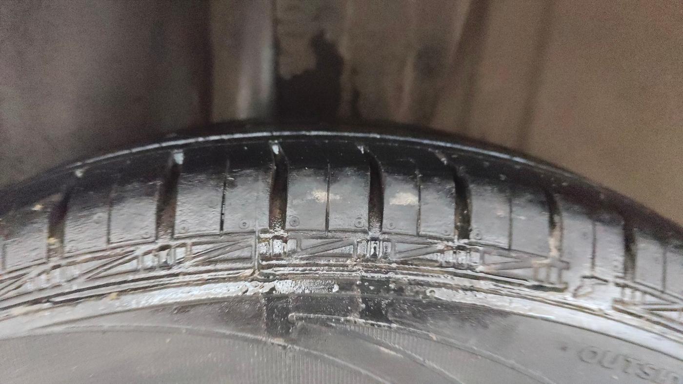 2014 Ford Figo TITANIUM 1.2 PETROL, Petrol, Manual, 74,354 km, Right Rear Tyre Tread