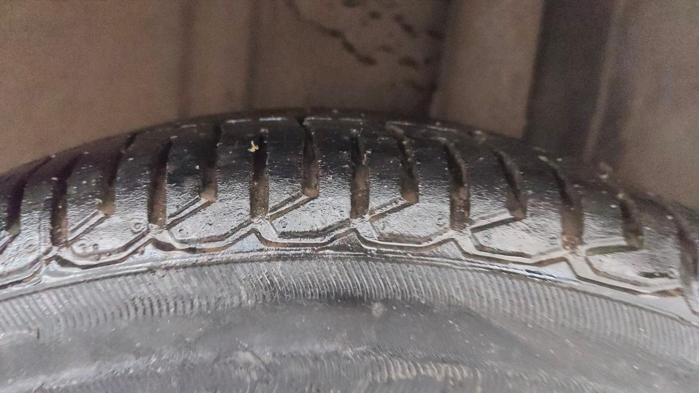 2014 Ford Figo TITANIUM 1.2 PETROL, Petrol, Manual, 74,354 km, Left Rear Tyre Tread