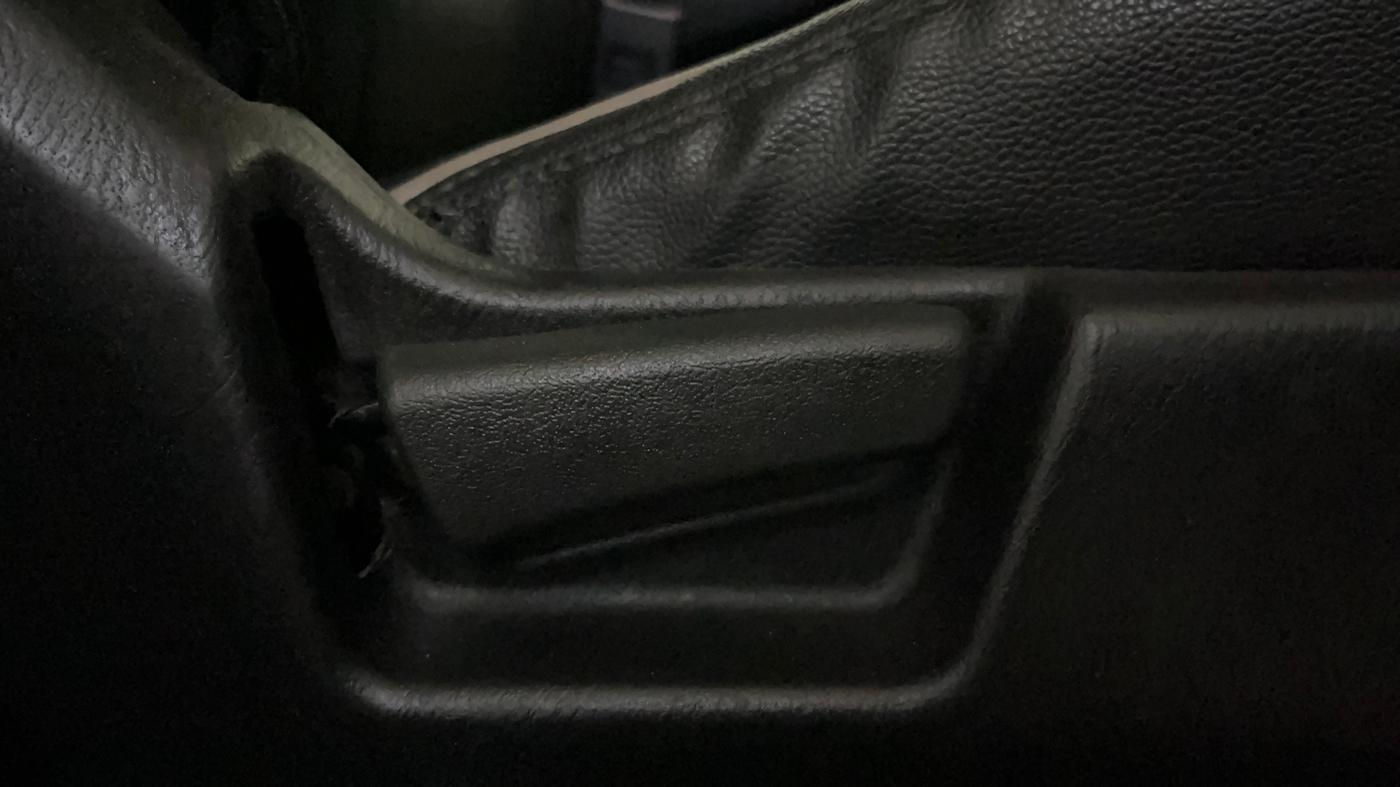 2022 Maruti Alto LXI O, Petrol, Manual, 26,722 km, Driver Side Adjustment Panel
