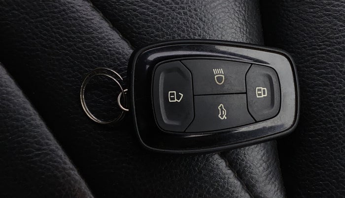 2022 Tata PUNCH CREATIVE  MT, Petrol, Manual, 68,115 km, Key Close Up