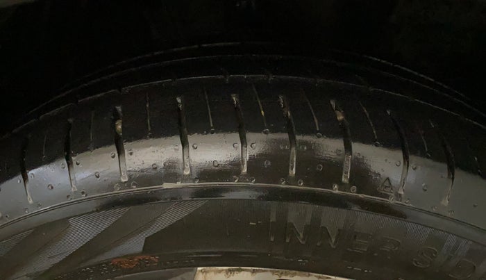 2022 Volkswagen TAIGUN TOPLINE 1.0 TSI AT, Petrol, Automatic, 59,943 km, Right Front Tyre Tread