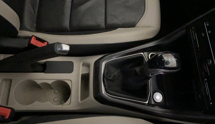 2022 Volkswagen TAIGUN TOPLINE 1.0 TSI AT, Petrol, Automatic, 59,943 km, Gear Lever