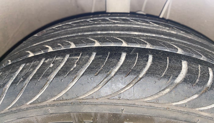 2013 Hyundai i20 SPORTZ 1.2, Petrol, Manual, 30,921 km, Right Front Tyre Tread