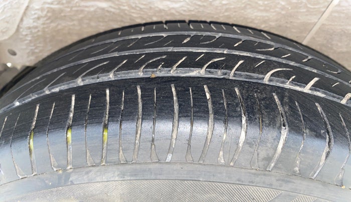 2013 Hyundai i20 SPORTZ 1.2, Petrol, Manual, 30,921 km, Right Rear Tyre Tread