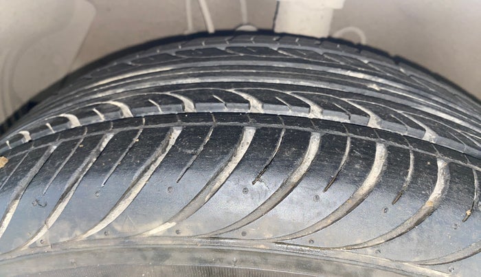 2013 Hyundai i20 SPORTZ 1.2, Petrol, Manual, 30,921 km, Left Front Tyre Tread