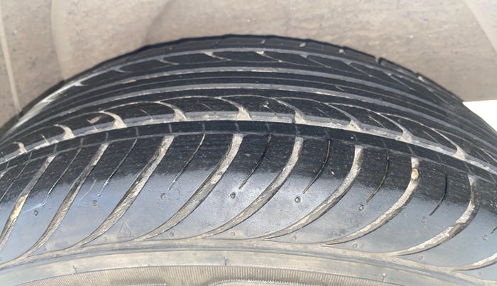 2013 Hyundai i20 SPORTZ 1.2, Petrol, Manual, 30,921 km, Left Rear Tyre Tread