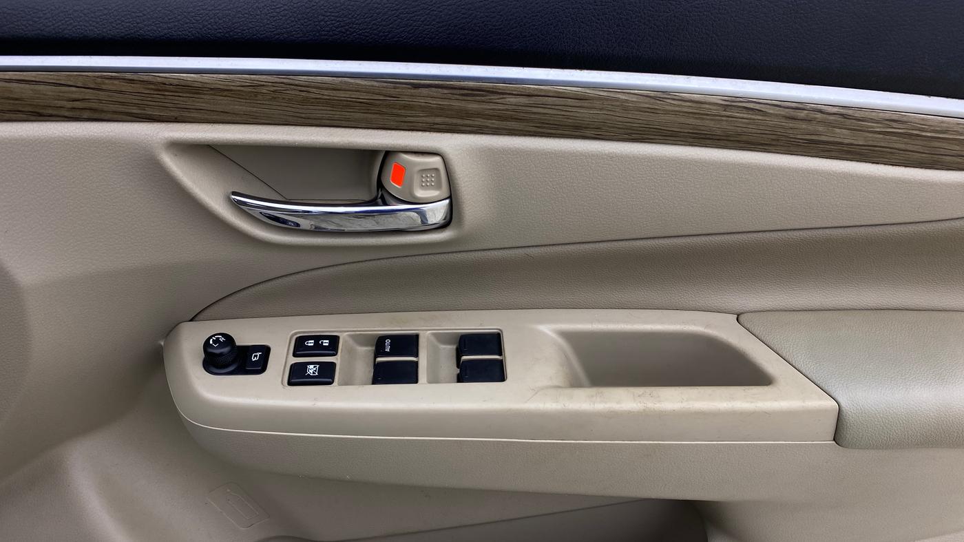 2022 Maruti Ciaz ALPHA  AT 1.5 SHVS PETROL, Petrol, Automatic, 57,495 km, Driver Side Door Panels Control