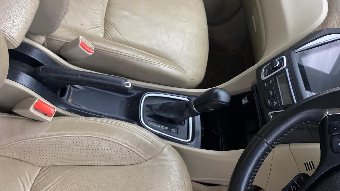 2022 Maruti Ciaz ALPHA  AT 1.5 SHVS PETROL, Petrol, Automatic, 57,495 km, Gear Lever