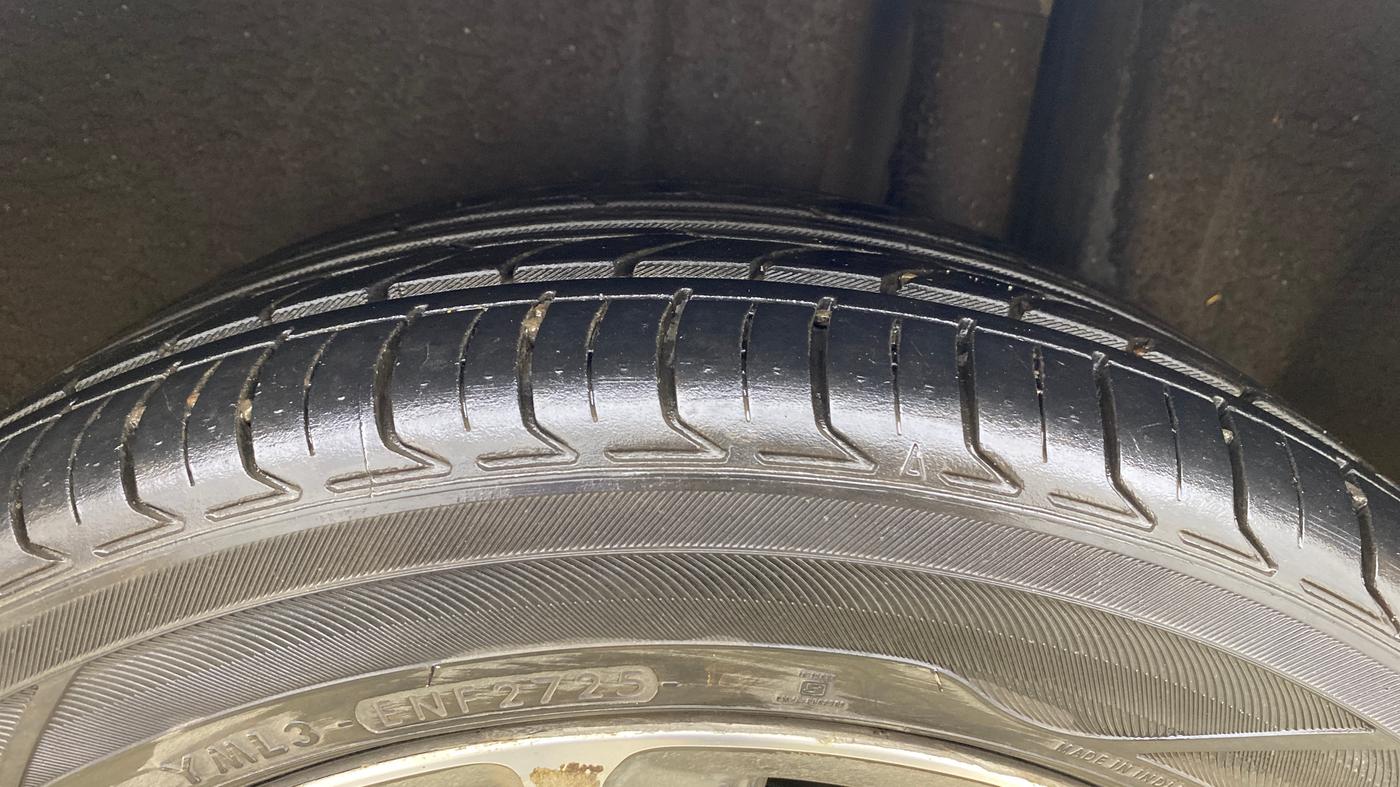 2022 Maruti Ciaz ALPHA  AT 1.5 SHVS PETROL, Petrol, Automatic, 57,495 km, Left Rear Tyre Tread