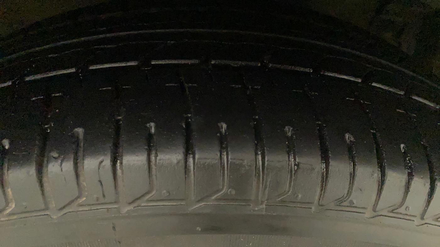 2014 Maruti Ertiga VXI CNG, CNG, Manual, 70,348 km, Left Rear Tyre Tread