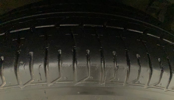 2014 Maruti Ertiga VXI CNG, CNG, Manual, 70,348 km, Left Rear Tyre Tread