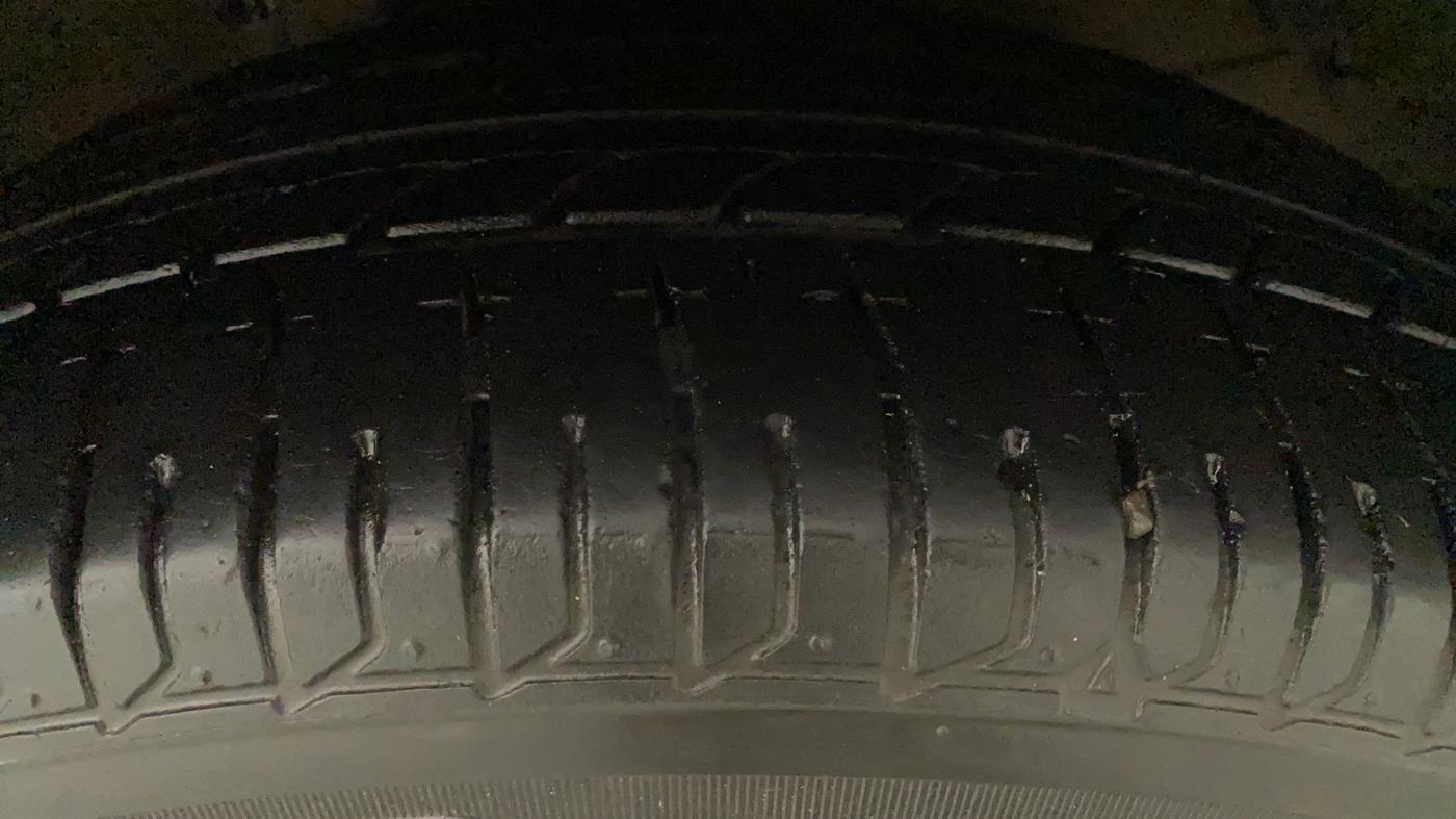 2014 Maruti Ertiga VXI CNG, CNG, Manual, 70,348 km, Left Front Tyre Tread