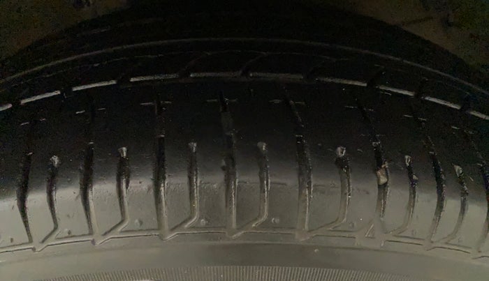 2014 Maruti Ertiga VXI CNG, CNG, Manual, 70,348 km, Left Front Tyre Tread