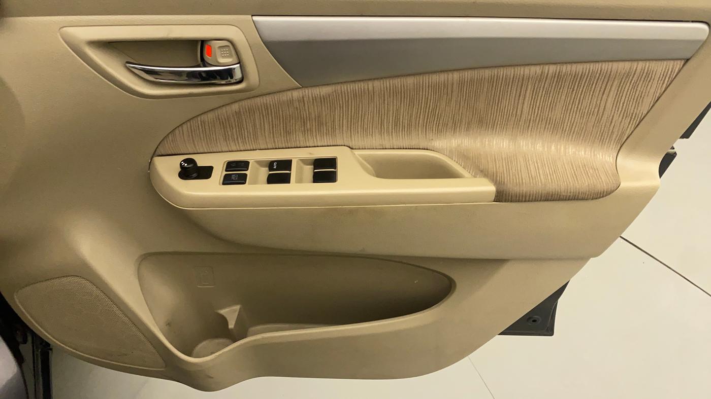 2014 Maruti Ertiga VXI CNG, CNG, Manual, 70,348 km, Driver Side Door Panels Control