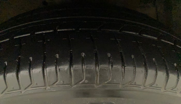 2014 Maruti Ertiga VXI CNG, CNG, Manual, 70,348 km, Right Front Tyre Tread