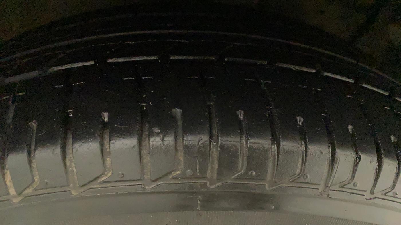 2014 Maruti Ertiga VXI CNG, CNG, Manual, 70,348 km, Right Rear Tyre Tread