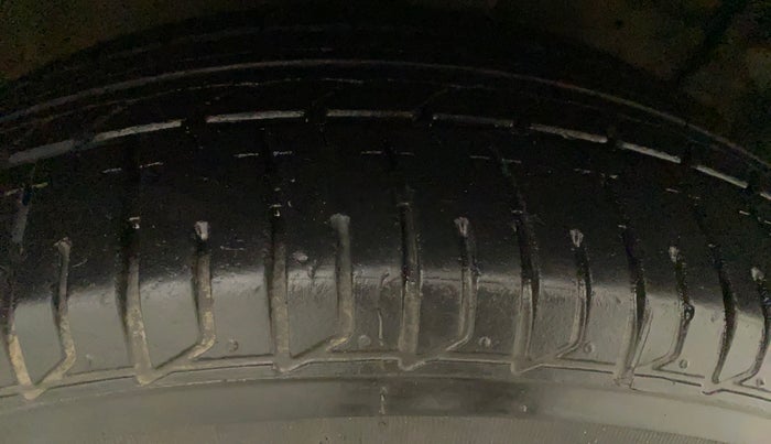 2014 Maruti Ertiga VXI CNG, CNG, Manual, 70,348 km, Right Rear Tyre Tread