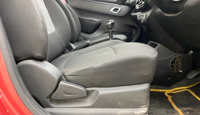 2019 Renault Kwid RXT 1.0, Petrol, Manual, 76,282 km, Driver Side Adjustment Panel