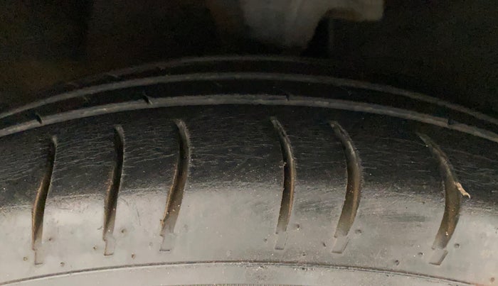2010 Hyundai i10 SPORTZ 1.2, Petrol, Manual, 75,323 km, Right Front Tyre Tread