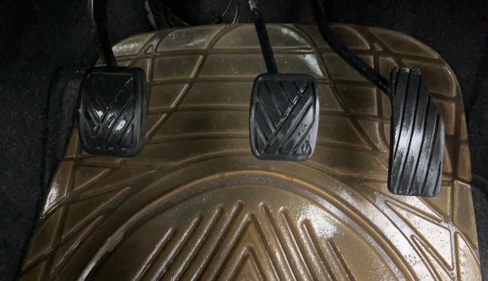 2014 Maruti Wagon R 1.0 VXI, Petrol, Manual, 77,369 km, Pedals